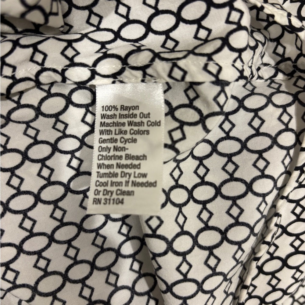 Cynthia Rowley Black & White Geometric Print Button up Blouse sz L - Picture 2 of 7